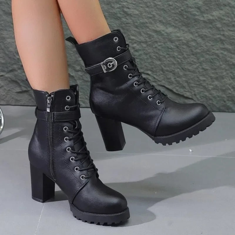 Zoey | Chunky Heeled Boots mit Reißverschluss, Schnürung und Schnalle