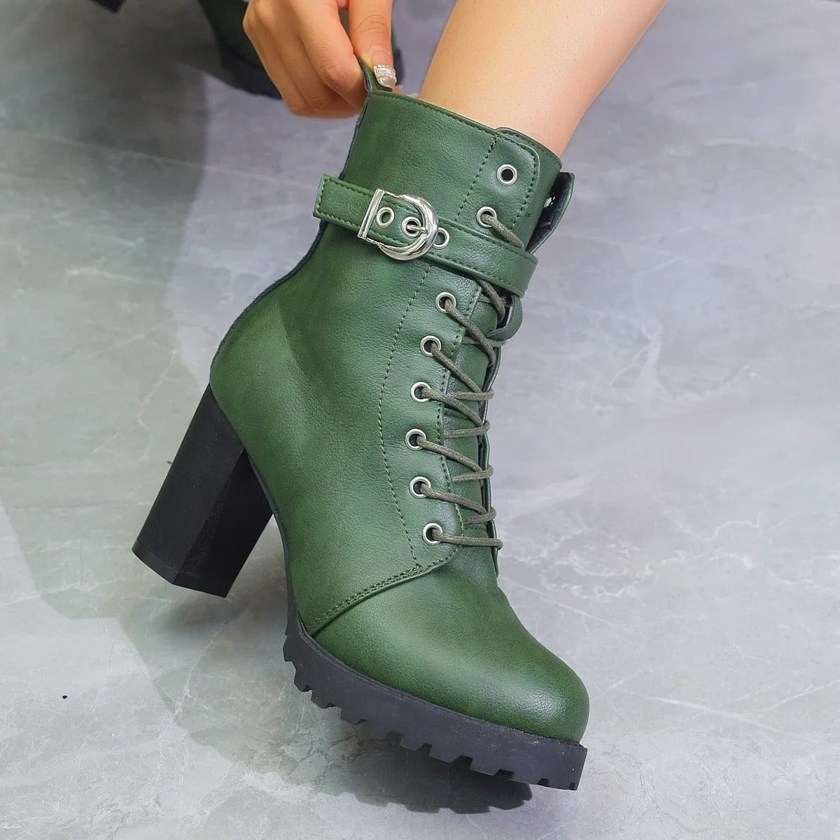 Zoey | Chunky Heeled Boots mit Reißverschluss, Schnürung und Schnalle